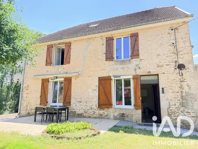 Maison de village à Orbigny-au-Val (52360)