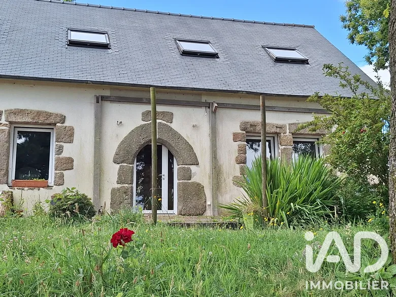 Maison 7 pièces 202 m² · à Saint-Nicodème · 202 m² · 330 000 €