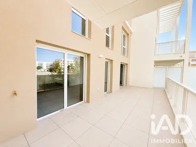Duplex in Monteux (84170)