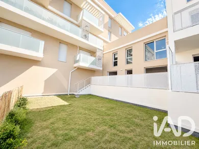 Duplex in Monteux (84170)