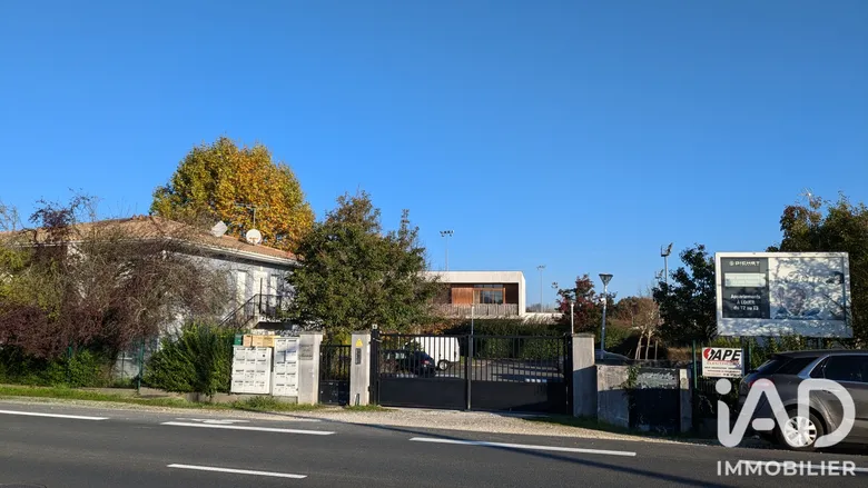 Immeuble 3 pièces 289 m² · à Saint-Seurin-sur-l'Isle · 289 m² · 268 000 €