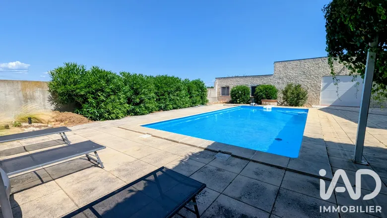 Maison 8 pièces 241 m² · à Saint-Geniès-de-Comolas · 241 m² · 470 000 €