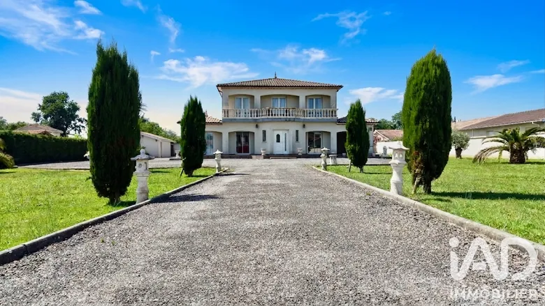 Maison 7 pièces 250 m² · à Cussac-Fort-Médoc · 250 m² · 445 000 €
