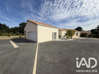 House in Pompaire (79200)