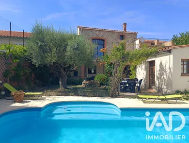 Architectural house in Saint-Jean-Pla-de-Corts (66490)