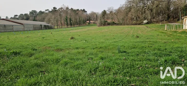 Terrain à bâtir à Beauronne (24400) · 44 000 €