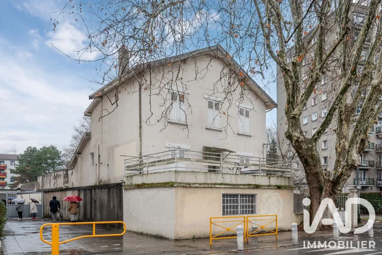 Maison 10 pièces 487 m² · à Grenoble · 487 m² · 380 000 €