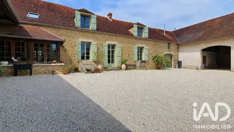 Maison 12 pièces 415 m² · à Villon · 415 m² · 395 000 €