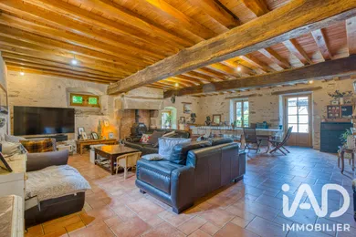Domain in Essarts-en-Bocage (85140)
