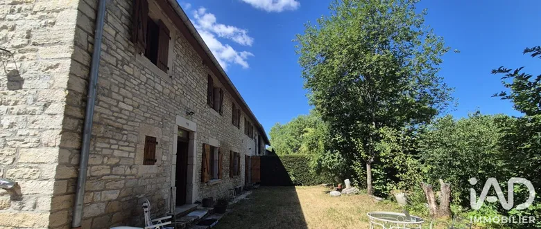 Maison 10 pièces 464 m² · à Doucier · 464 m² · 290 000 €