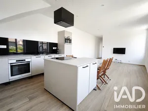 Apartment in Saint-Laurent-de-Chamousset (69930)