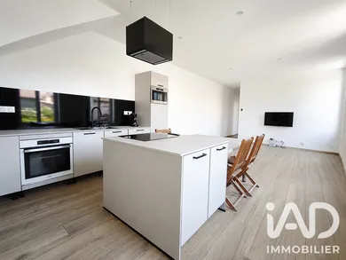 Apartment in Saint-Laurent-de-Chamousset (69930)