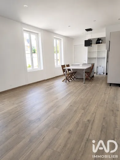 Apartment in Saint-Laurent-de-Chamousset (69930)