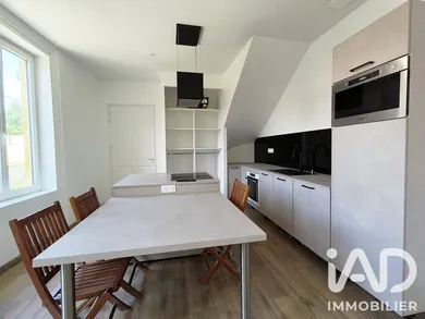Apartment in Saint-Laurent-de-Chamousset (69930)