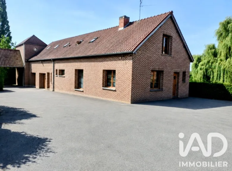 Maison 8 pièces 157 m² · à Bruille-Saint-Amand · 157 m² · 359 000 €
