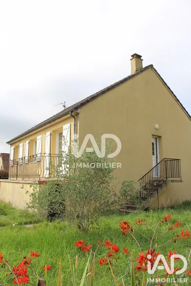 Maison à Sainte-Suzanne (53270)