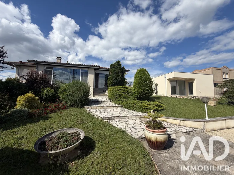 Maison 10 pièces 240 m² · à Champniers · 240 m² · 399 000 €