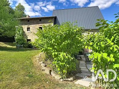 Maison de campagne à Grandval (63890)