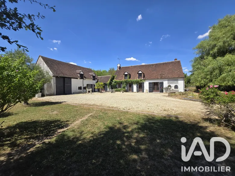 Maison 8 pièces 372 m² · à Courtenay · 372 m² · 498 000 €