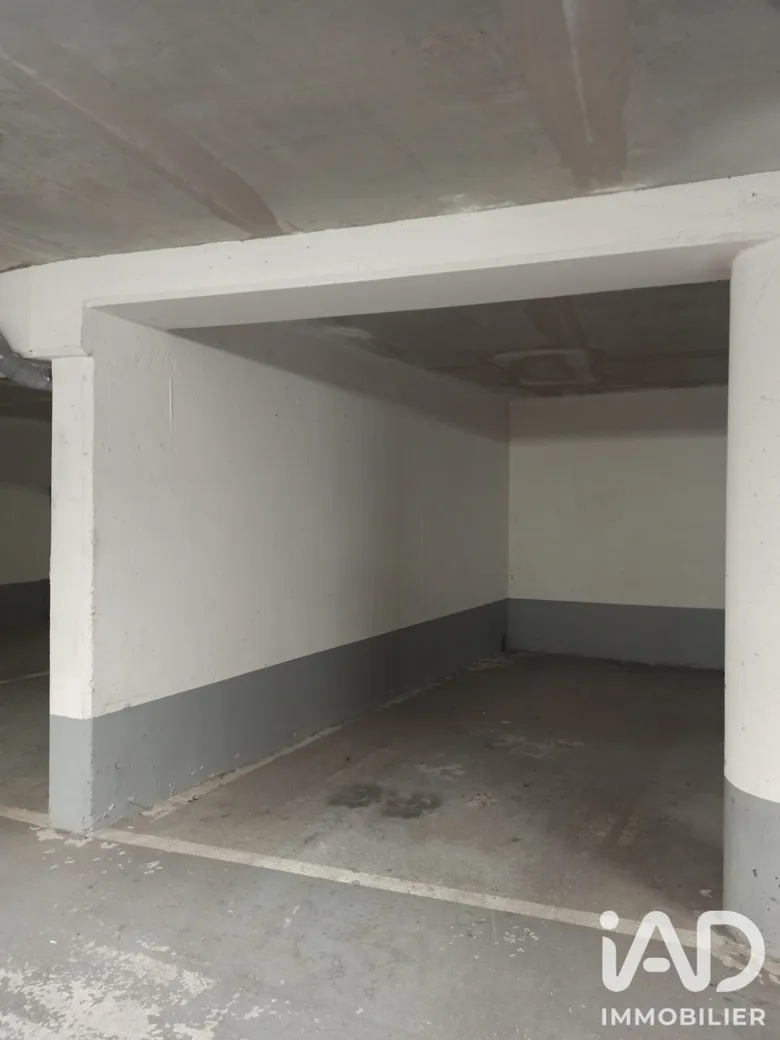 Parking 12 m² · à Paris · 12 m² · 12 000 €