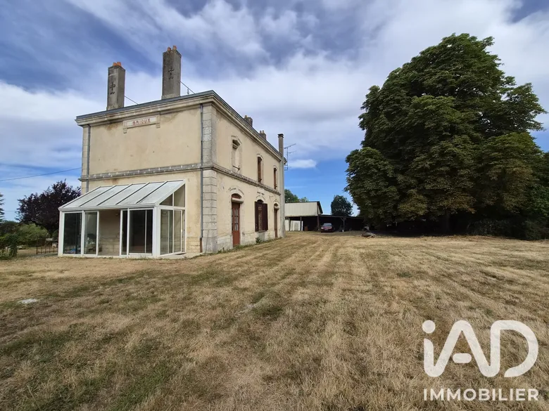 Maison 6 pièces 193 m² · à Brioux-sur-Boutonne · 193 m² · 130 000 €