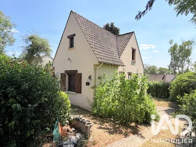 Traditional house in Pringy (77310)