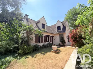 Traditional house in Pringy (77310)