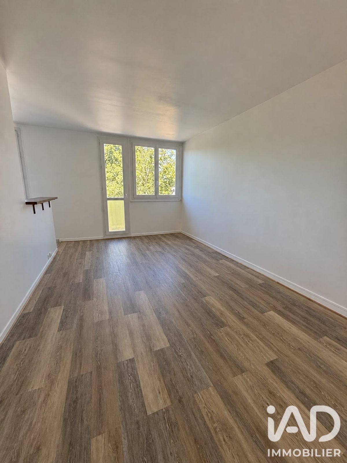 Appartement 3 pièces de 55 m² à Noisy-le-Grand (93160)
