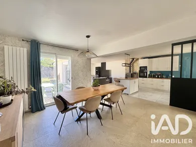 Maison à Combs-la-Ville (77380)