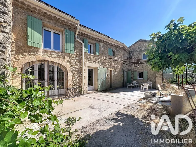 Maison 9 pièces 200 m² · à Cheval-Blanc · 200 m² · 1 500 €
