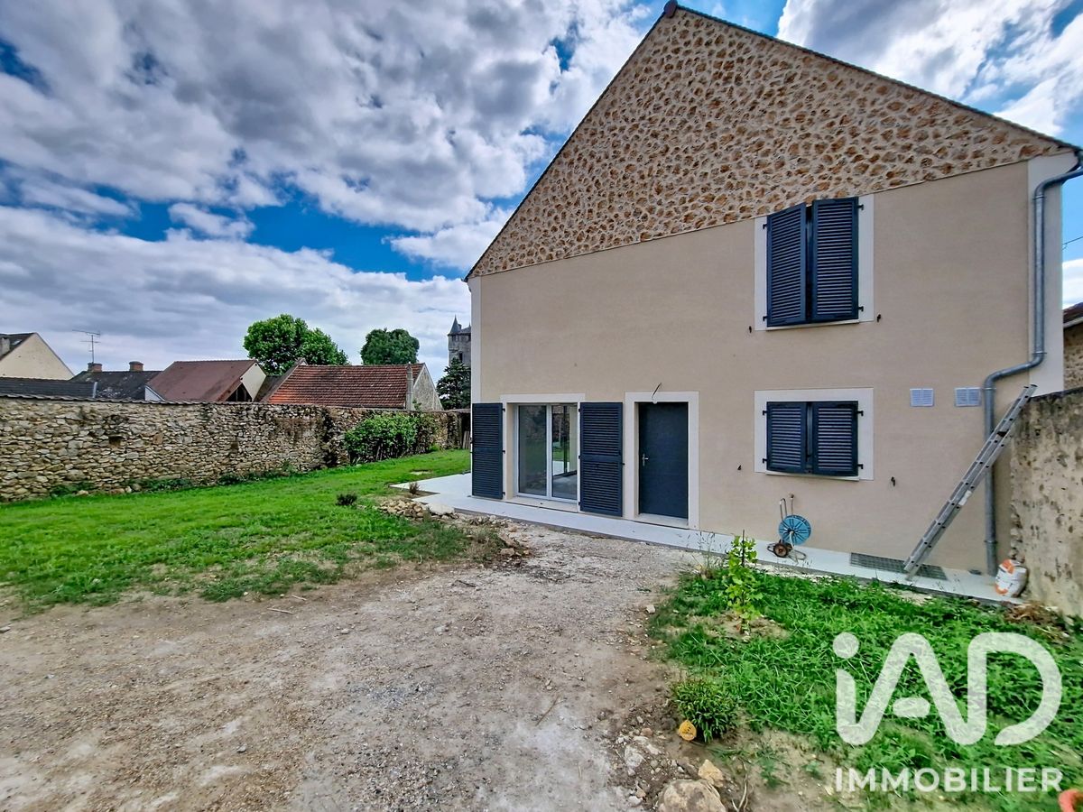 Maison traditionnelle 6 pièces de 110 m² à Briis-sous-Forges (91640)