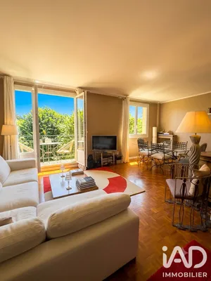 Apartment in Sèvres (92310)