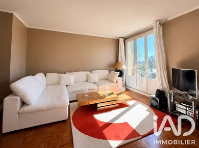 Apartment in Sèvres (92310)