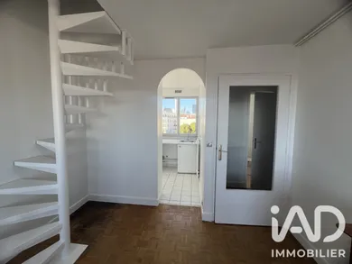 Apartment in Puteaux (92800)