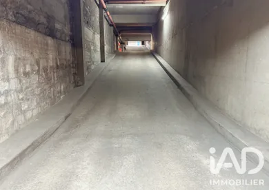 Parking à Paris (75010)
