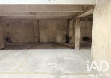Parking à Paris (75010)