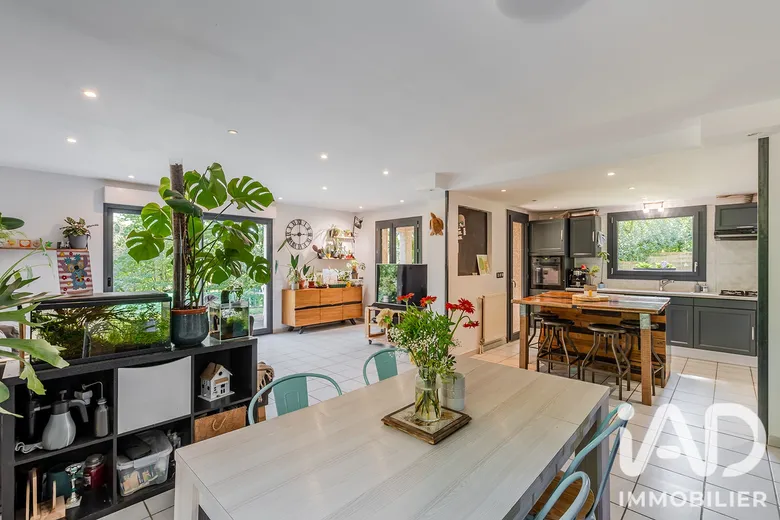 Maison 6 pièces 141 m² · à Dommartin · 141 m² · 549 000 €