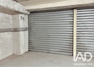 Parking à Paris (75017)