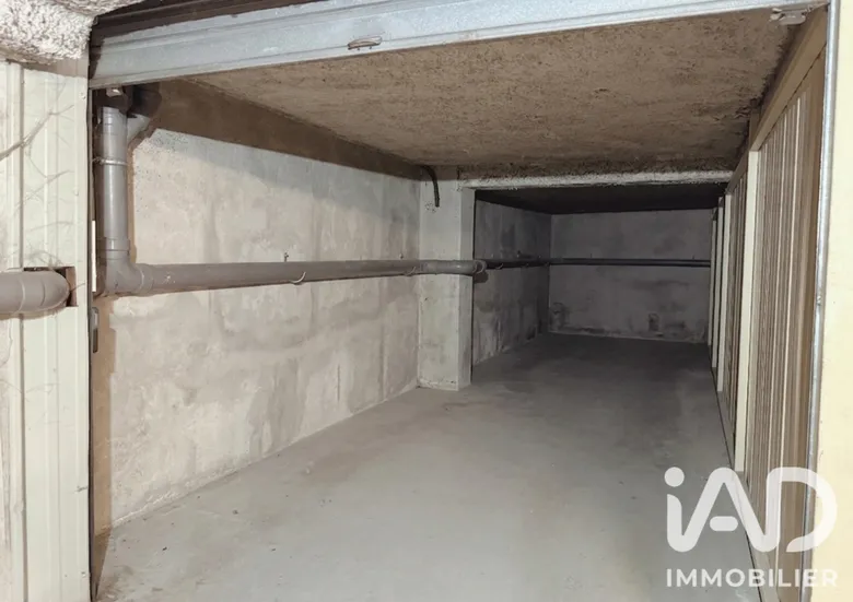 Parking 28 m² · à Paris · 28 m² · 59 000 €