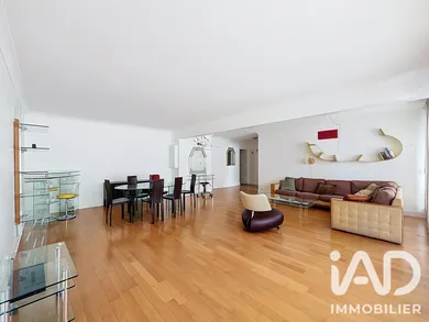 Appartement à Paris (75015)
