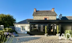 Maison à etables sur mer (22680)