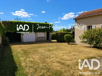 House in Commentry (03600)