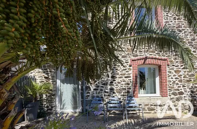 Maison à etables sur mer (22680)