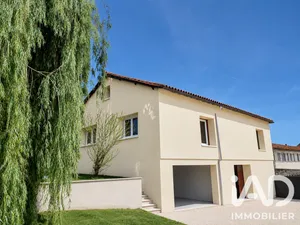 Village house in Genté (16130)