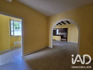 Townhouse in Thouars (79100)