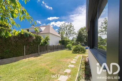 House in Le Mesnil-Saint-Denis (78320)