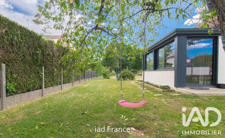 Maison 4 pièces 79 m² · à Le Mesnil-Saint-Denis · 79 m² · 418 000 €