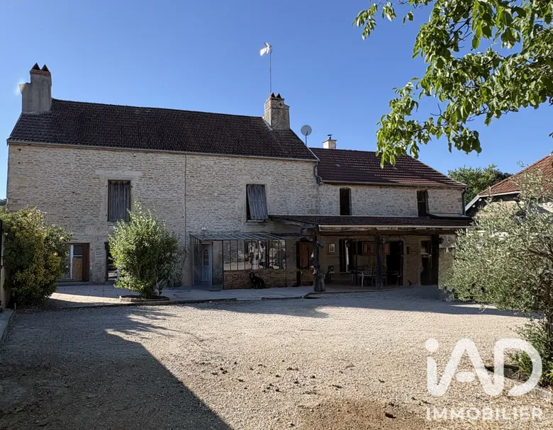 Maison 8 pièces 181 m² · à Praslay · 181 m² · 215 000 €