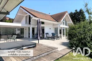 Maison d'architecte à Vaulx (74150)