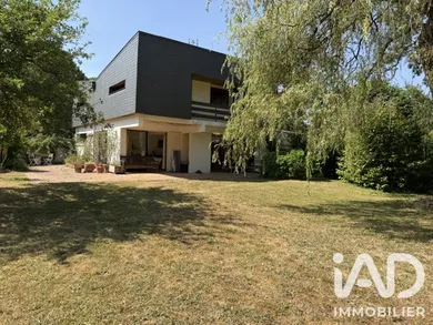 Maison d'architecte à Saint-Sauveur-sur-École (77930)